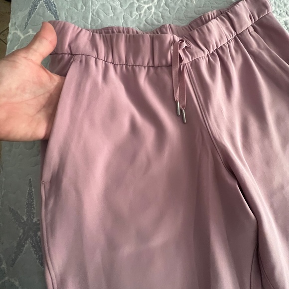 Lululemon On the Fly Joggers. NWOT - Picture 3 of 7